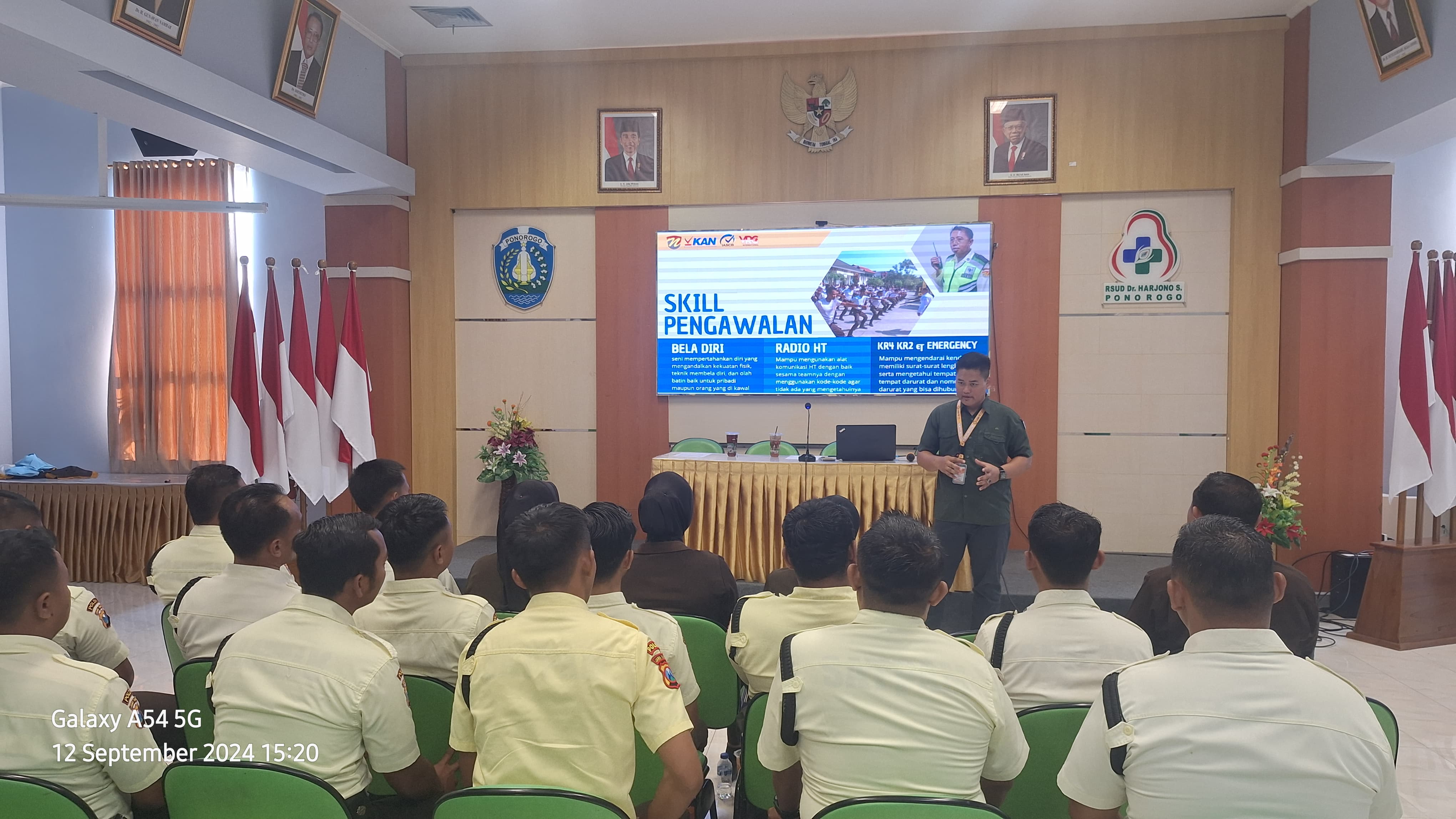 Petugas keamanan